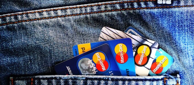 Carta di debito, carta di credito e carta revolving: differenze.